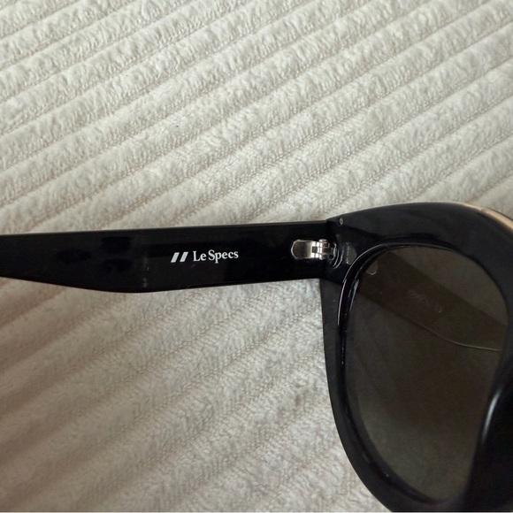 Le Specs Air Heart Black Cat-Eye Sunglasses - Picture 4 of 6